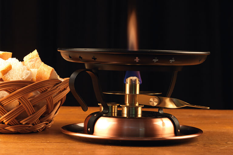 Classic fondue heater with wick burner, copper finish