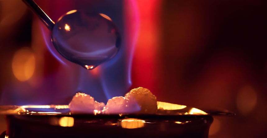 Feuerzange: Wie Sie eine leckere Feuerzangenbowle zubereiten